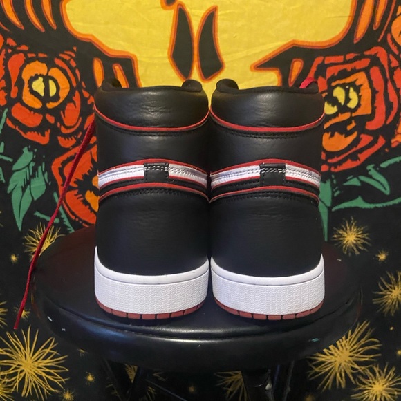 Jordan 1 High Bloodlines - Picture 3 of 7